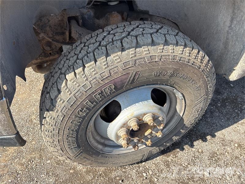 Chevrolet Silverado 3500 4x2 Dump Truck Tippbil