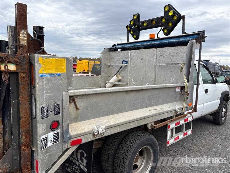 Chevrolet Silverado 3500 4x2 Crew Cab Dump Truck شاحنات قلابة