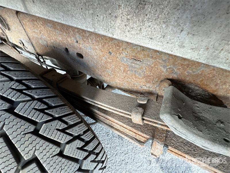 Chevrolet Silverado 3500 4x2 Crew Cab Pickup Diger