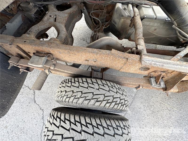 Chevrolet Silverado 3500 4x2 Crew Cab Pickup Diger