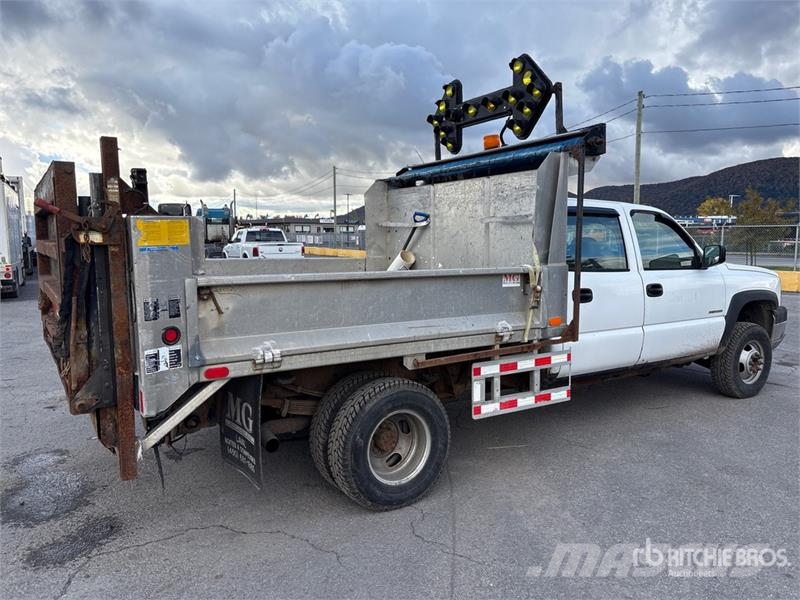 Chevrolet Silverado 3500 4x2 Crew Cab Pickup Diger