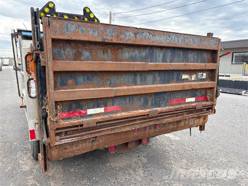 Chevrolet Silverado 3500 4x2 Crew Cab Dump Truck شاحنات قلابة
