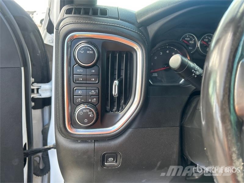 Chevrolet Silverado 3500 LT 4x4 Crew Cab Pickup Andere Transporter