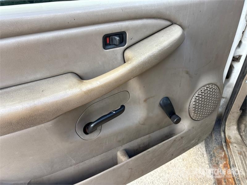 Chevrolet Silverado 3500 4x2 Crew Cab Pickup Diger