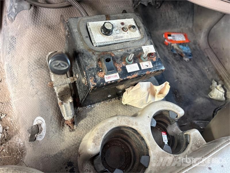 Chevrolet Silverado 3500 4x2 Crew Cab Pickup Diger