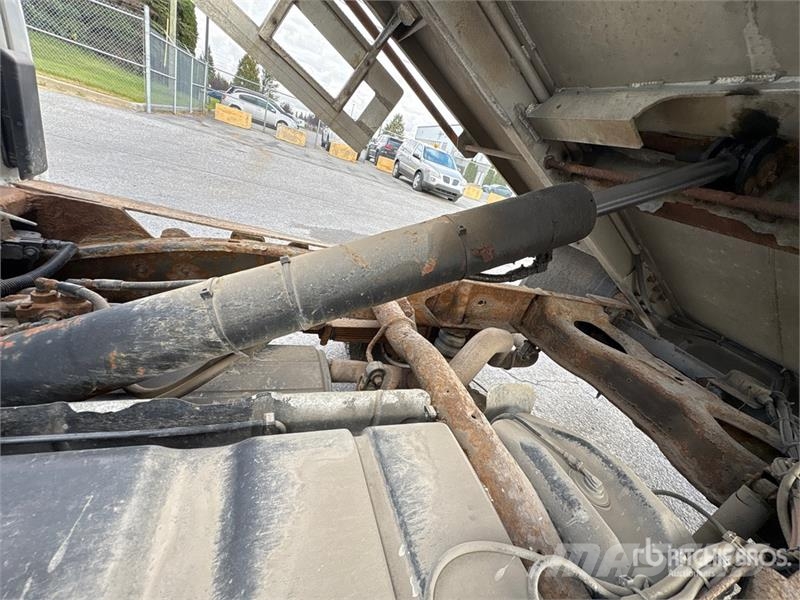 Chevrolet Silverado 3500 4x2 Crew Cab Pickup Diger