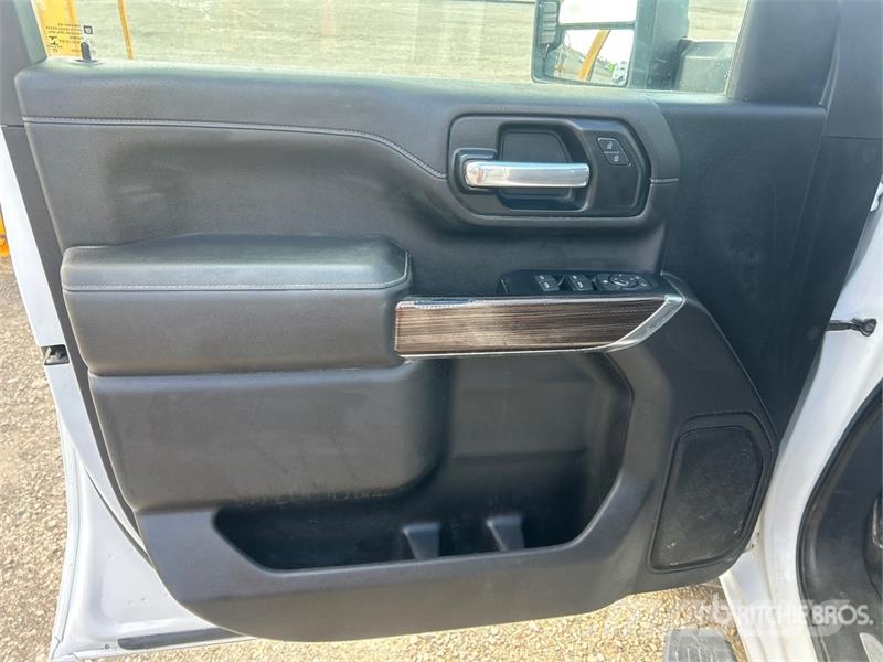 Chevrolet Silverado 3500 LT 4x4 Crew Cab Pickup Andere Transporter