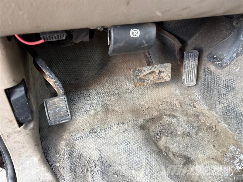 Chevrolet Silverado 3500 4x2 Crew Cab Pickup Diger