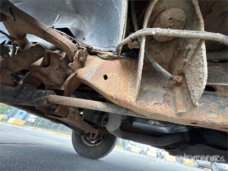 Chevrolet Silverado 3500 4x2 Crew Cab Pickup Diger