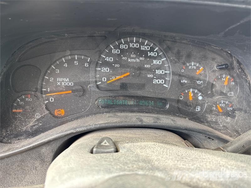 Chevrolet Silverado 3500 4x2 Crew Cab Pickup Diger