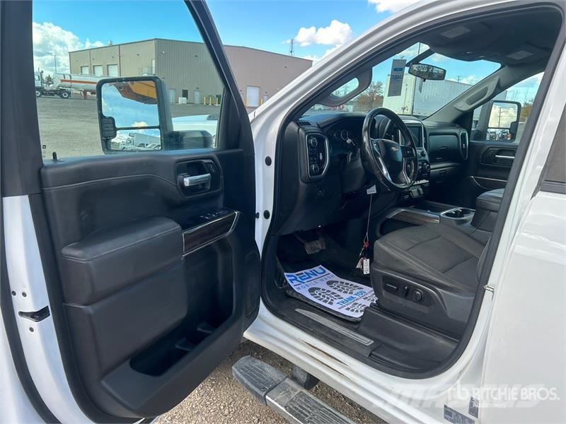 Chevrolet Silverado 3500 LT 4x4 Crew Cab Pickup Andere Transporter