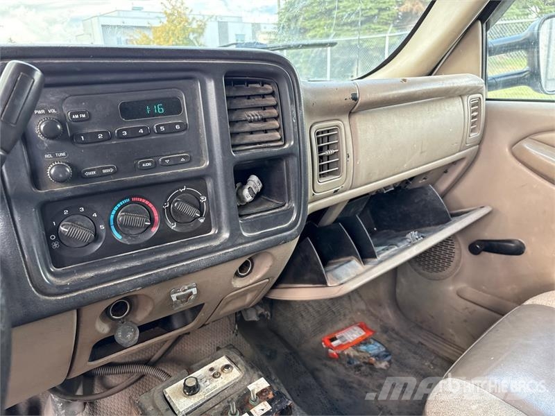 Chevrolet Silverado 3500 4x2 Crew Cab Pickup Diger