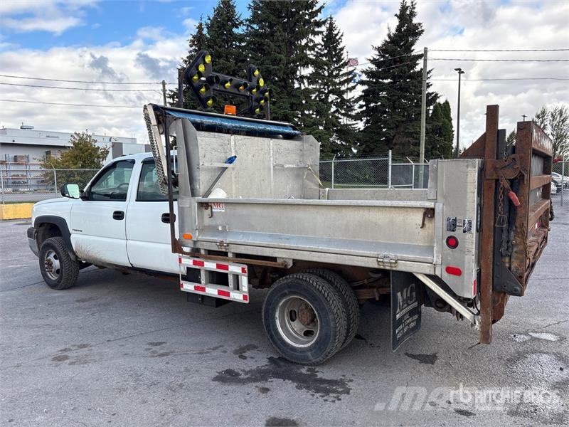 Chevrolet Silverado 3500 4x2 Crew Cab Pickup Diger