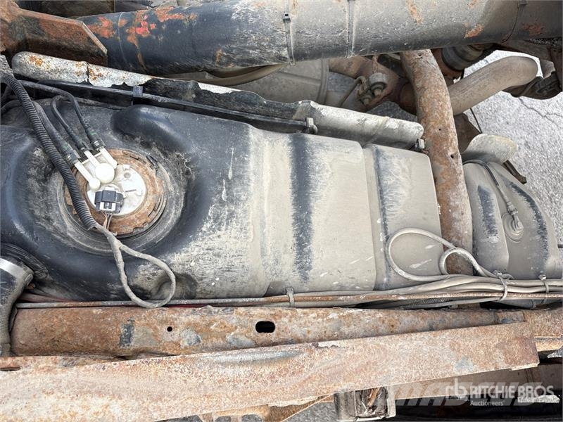 Chevrolet Silverado 3500 4x2 Crew Cab Pickup Diger