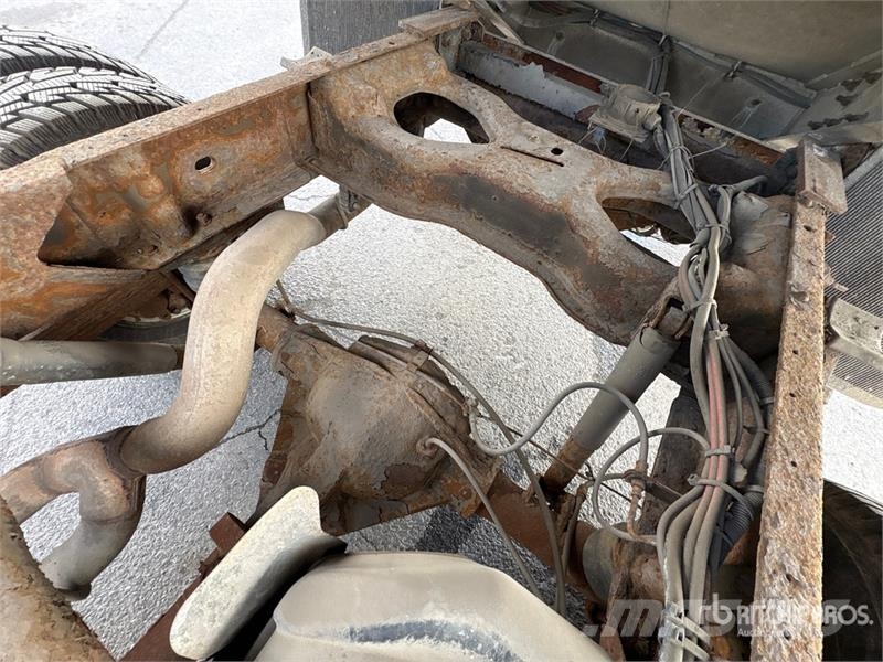 Chevrolet Silverado 3500 4x2 Crew Cab Pickup Diger