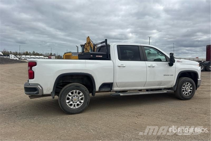 Chevrolet Silverado 3500 LT 4x4 Crew Cab Pickup Інше