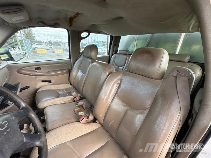 Chevrolet Silverado 3500 4x2 Crew Cab Pickup Diger