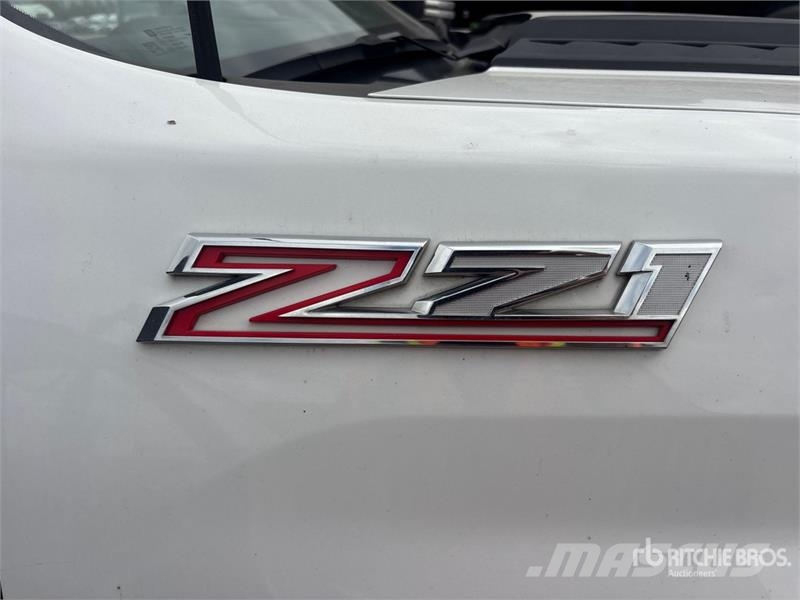 Chevrolet Silverado 3500 LT 4x4 Crew Cab Pickup Інше