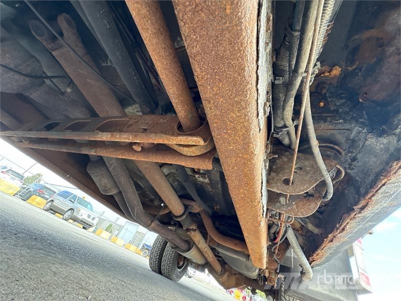 Chevrolet Silverado 3500 4x2 Crew Cab Pickup Diger