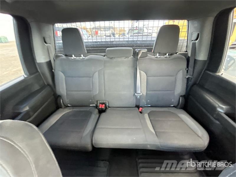 Chevrolet Silverado 3500 LT 4x4 Crew Cab Pickup Andere Transporter
