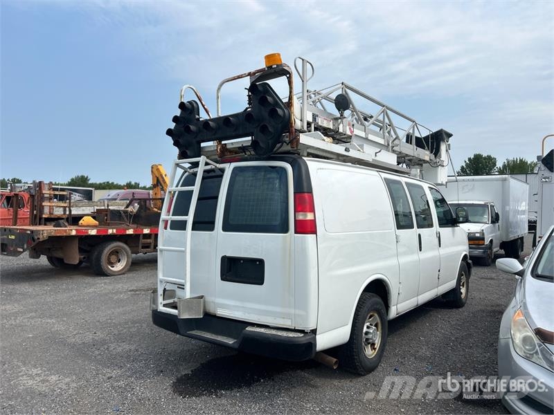 Chevrolet Telelift TTS 25-5-GY 35 ft on  Chevrolet 3500 4x2  المنصات الهوائية المثبتة على شاحنة