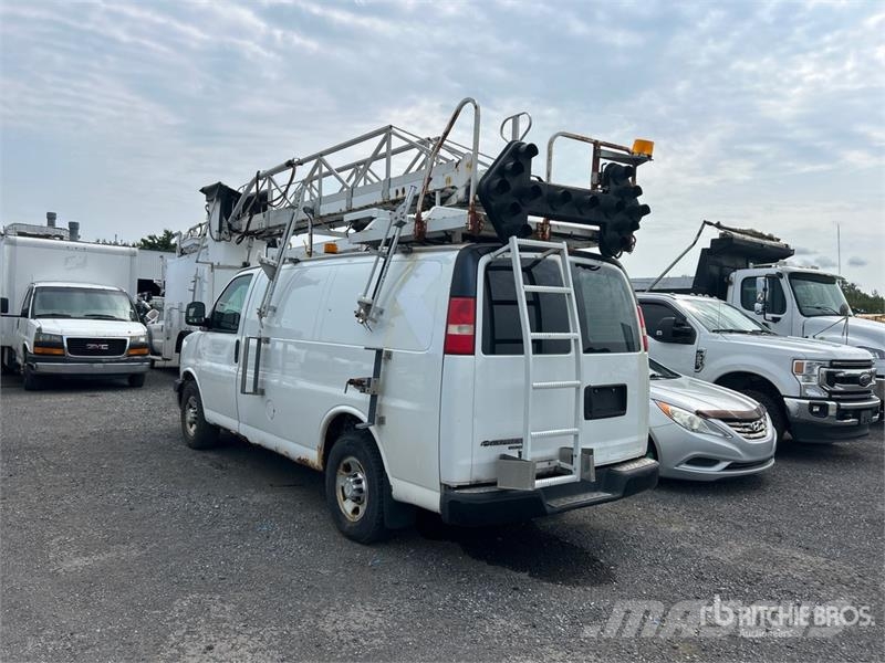 Chevrolet Telelift TTS 25-5-GY 35 ft on  Chevrolet 3500 4x2  المنصات الهوائية المثبتة على شاحنة