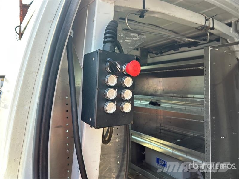 Chevrolet Telelift TTS 25-5-GY 35 ft on  Chevrolet 3500 4x2  المنصات الهوائية المثبتة على شاحنة