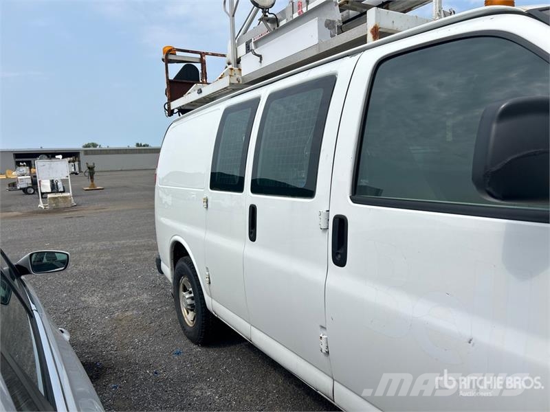 Chevrolet Telelift TTS 25-5-GY 35 ft on  Chevrolet 3500 4x2  المنصات الهوائية المثبتة على شاحنة
