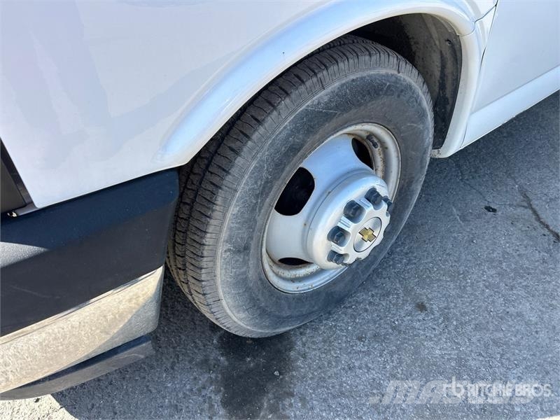 Chevrolet Versalift on Chevrolet Express 3500 4x2 Bucket Tr Truck mounted platforms