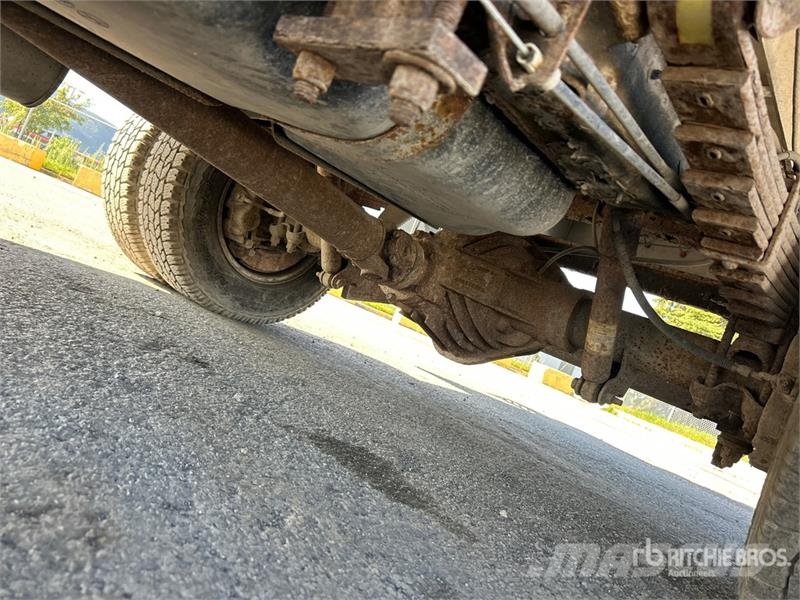 Chevrolet Versalift on Chevrolet Express 3500 4x2 Bucket Tr Truck mounted platforms