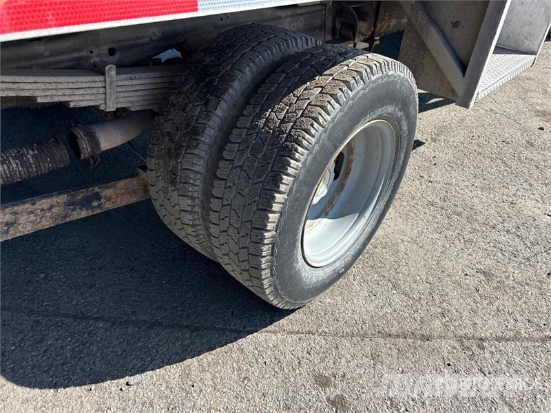 Chevrolet Versalift on Chevrolet Express 3500 4x2 Bucket Tr Truck mounted platforms