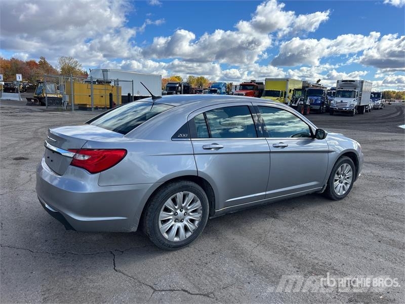 Chrysler 200 Lengvieji automobiliai