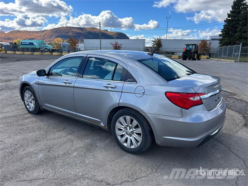 Chrysler 200 Lengvieji automobiliai