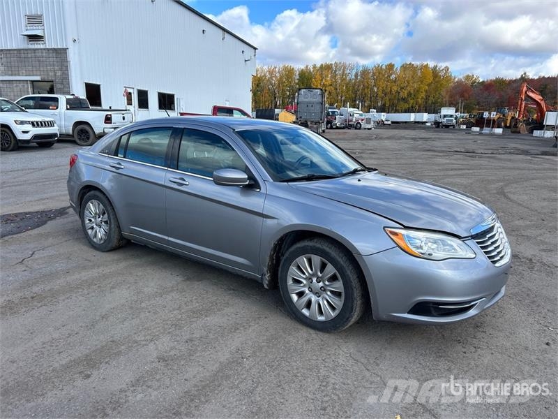 Chrysler 200 Lengvieji automobiliai