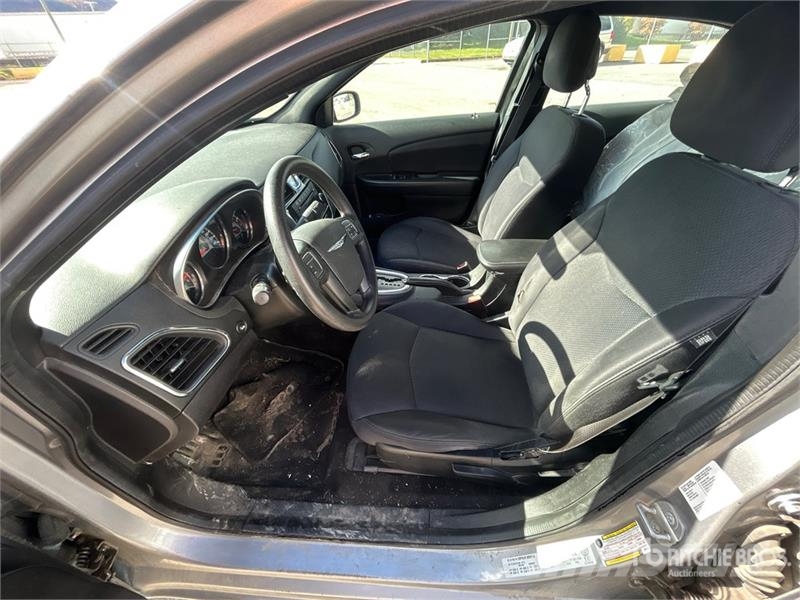 Chrysler 200 Lengvieji automobiliai
