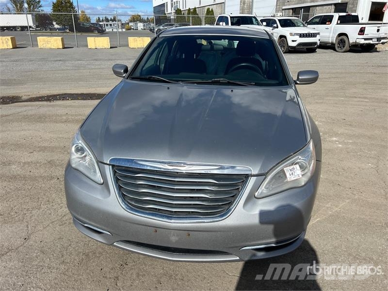 Chrysler 200 Lengvieji automobiliai