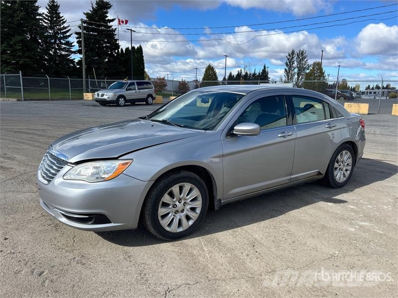 Chrysler 200 Lengvieji automobiliai