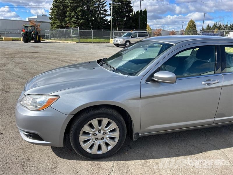 Chrysler 200 Lengvieji automobiliai