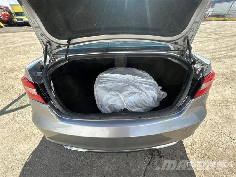 Chrysler 200 Lengvieji automobiliai