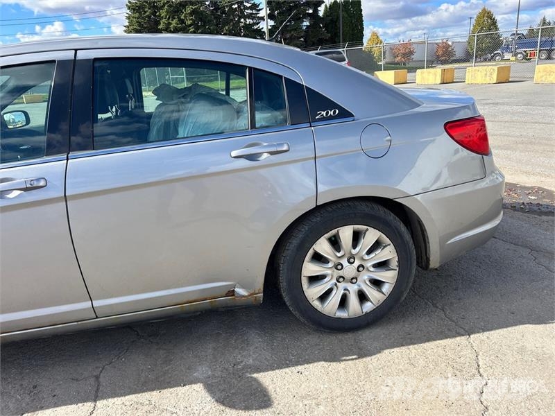 Chrysler 200 Lengvieji automobiliai