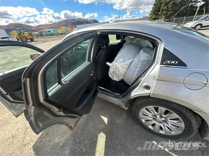 Chrysler 200 Lengvieji automobiliai