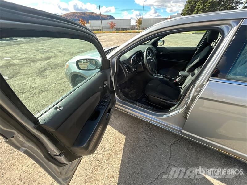 Chrysler 200 Lengvieji automobiliai