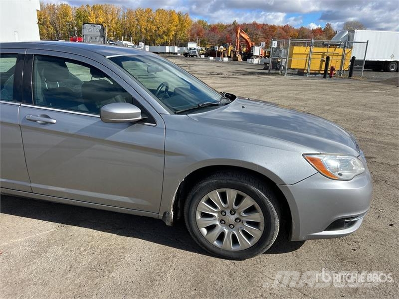 Chrysler 200 Lengvieji automobiliai
