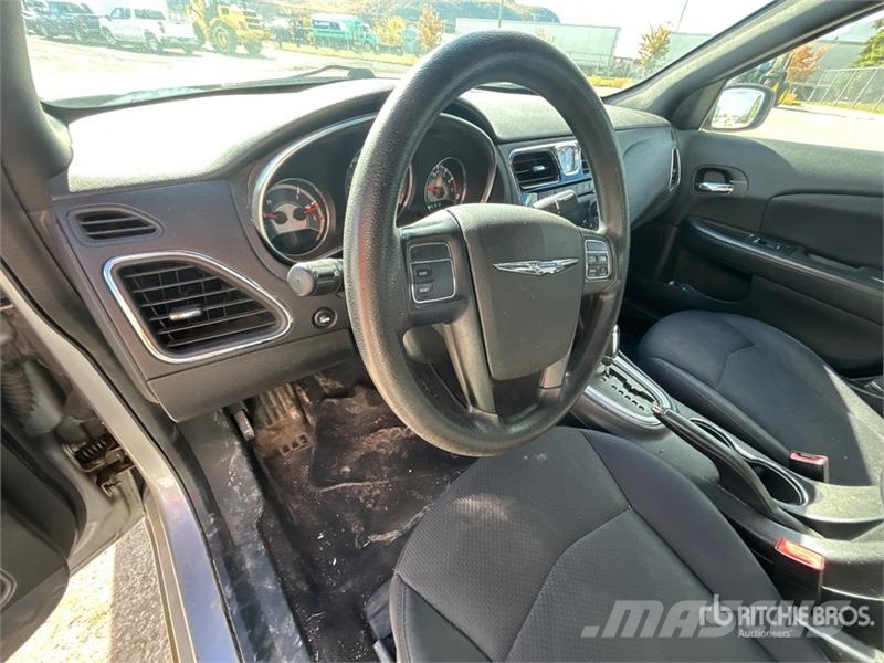 Chrysler 200 Lengvieji automobiliai