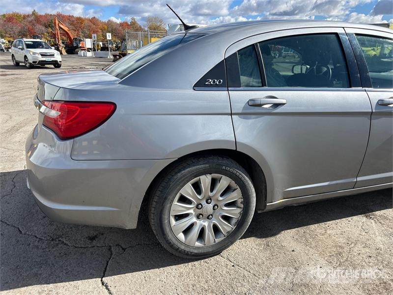 Chrysler 200 Lengvieji automobiliai