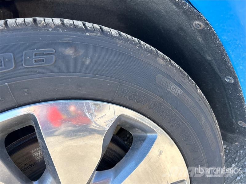 Chrysler Pacifica Plug-In Hybrid Minivan 汽车