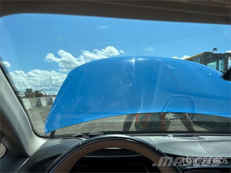 Chrysler Pacifica Plug-In Hybrid Minivan 汽车