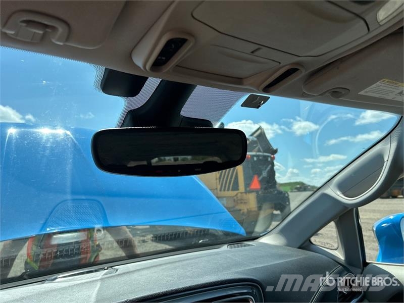 Chrysler Pacifica Plug-In Hybrid Minivan 汽车