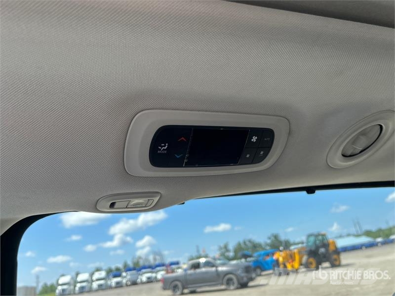 Chrysler Pacifica Plug-In Hybrid Minivan 汽车