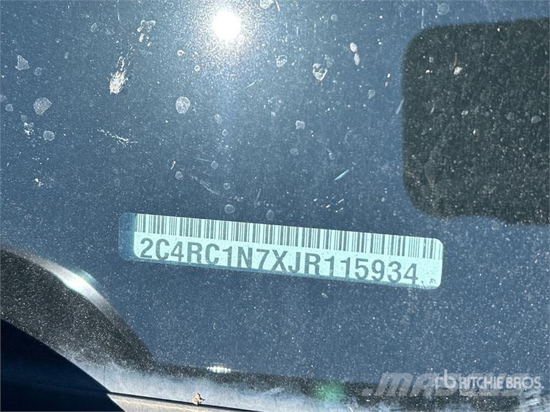 Chrysler Pacifica Plug-In Hybrid Minivan 汽车